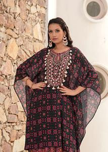 Ensemble Fusion Jupe Drapée et Kaftan Brodé Noir Style Bohème et Gypsy - Product Image 3