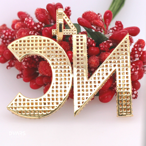 Colgante Personalizado de Letra y Número con Moissanita Helada, 4 Engastes, Plata 925, Lujo, Bañado en Rodio/Oro, Joyería Hip Hop - Product Image 3