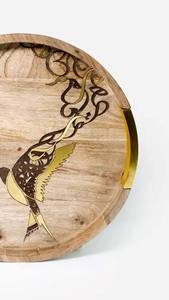 Plateau de service rond en bois de luxe en gros pour hôtels, avec incrustation florale élégante et poignées modernes en métal doré - Product Image 5