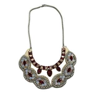 Collar de Resina Vintage Moderno y Elegante para Mujer, Tema de Amor, Hecho a Mano, Ecológico, Personalizable en Tamaño/Color, Regalo de Moda - Product Image 1