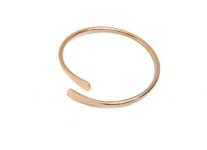 Bracelet manchette artisanal en cuivre pur, finition plate, bijou de guérison en cuivre massif pour femmes et hommes, plaqué OEM. - Product Image 6