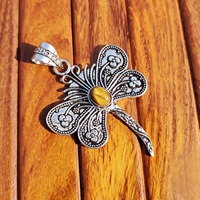 Pendentif Papillon en Laiton Fait Main avec Œil de Tigre, Breloque Florale en Pierre Naturelle, Collier Bohème Unisexe, Cadeau d'Anniversaire