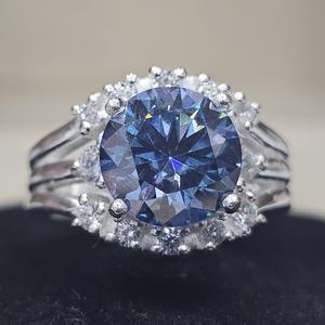 Anillos de piedras preciosas de moissanita originales con revestimiento azul de corte de moda Plata de Ley 925 Ajuste de bisel de excelente calidad para fiestas - Product Image 1