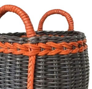Panier en rotin noir et orange distinctif avec bordure et poignées tressées, bac de rangement tissé à la main, organisateur décoratif pour la maison - Product Image 3