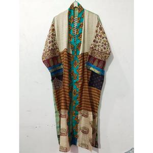 Kimono de luxe d'été, robe longue patchwork faite main, style indien vintage, en soie de sari recyclée, idéal comme cache-maillot ou tenue de nuit. - Product Image 6