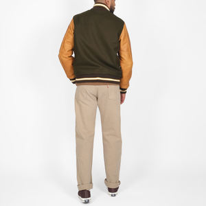 Veste universitaire vert olive et beige pour homme, style bomber en laine et cuir, vêtement d'extérieur classique avec bordure côtelée et boutons-pression - Product Image 6
