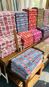 Tissu Popeline 100% Coton Peigné Léger, Respirant, Multi-Absorbant, Écologique, Biologique, à Imprimé Cerises Rétro - Product Image 2