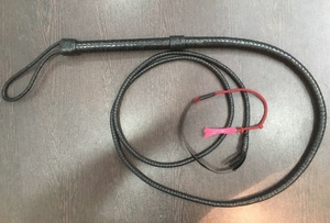 Fustas de Cuero de Primera Calidad para Montar a Caballo con Tejido de Punto Decorativo en Color Negro, Marrón, Bronceado, Londres o Según Pedido - Product Image 4