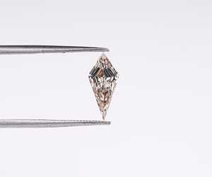 Diamant de laboratoire de 0,95 carat, 11,10 x 5,10 mm, taille cerf-volant, couleur champagne, diamant fantaisie de taille unique, créé en laboratoire, pour la création de bijoux - Product Image 3