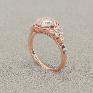 แหวนหมั้นประดับเพชรเม็ดเล็กๆ รอบขอบทองคำแท้ |   เพชรที่ได้รับการรับรองจากการเพาะเลี้ยงในห้องปฏิบัติการ |   คำขอแต่งงานแบบมิลเกรนสุดหรูชุบทองคำสีกุหลาบ - Product Image 2