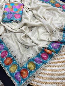 Sari de seda suave de diseñador con hermoso bordado de lentejuelas, estampado posicional, butta y borde, con blusa a juego. - Product Image 5