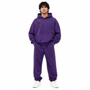 Ensemble de survêtement 2 pièces pour homme, coupe oversize, avec sweat à capuche et pantalon de jogging, patchs étoiles et croix, en polaire épaisse et chaude, personnalisable, OEM, fabricant grossiste - Product Image 2