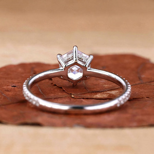 แหวนเพชรทรงหกเหลี่ยมหรูหราพรีเมียม ฝังเพชรแล็บโกรว์ 14K 18K ทองคำแท้สั่งทำพิเศษ เพชร VVS แหวนหมั้นเพชรสร้างในห้องแล็บ - Product Image 2