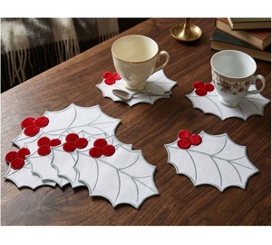 Serviettes de cocktail personnalisées brodées en coton blanc durable et réutilisable de 15x23 cm en forme de feuille de houx pour la maison et Noël - Product Image 1