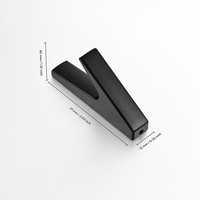 Prêt à expédier Cintres muraux robustes en tissu noir et or respectueux de l'environnement Conception flexible murale en alliage de zinc