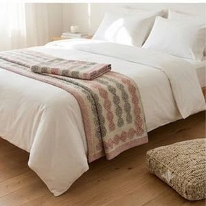 Traditional Printed <b>Quilt</b> Throws Queen Size Handmade Cotton Polyester Linen All Season Home Decor at Wholesale Price - Product Image 5