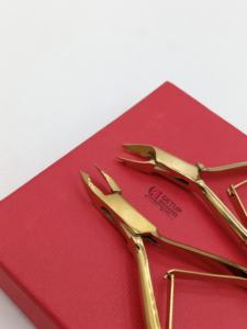 ที่ตัดหนังกำพร้าแบบพลาสม่าสีทอง รุ่น Best Style  ทำจากสแตนเลสสตีล  รับสกรีนโลโก้  ทนทาน  ปากกว้าง  อุปกรณ์เสริมความงาม GETUP - Product Image 3