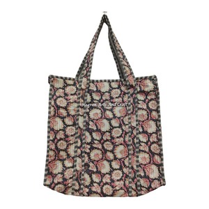 Nouveau sac fourre-tout matelassé pour le shopping ! Sac de plage pour femmes en coton pur fait main en Inde, magnifique, pour les soirées, le rangement et les voyages - Product Image 1