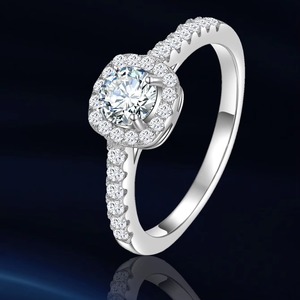 Bague en argent de luxe de qualité supérieure avec diamants, idéale pour les fiançailles, les mariages ou les cadeaux de grande valeur, disponible à un prix abordable en provenance d'Inde. - Product Image 4