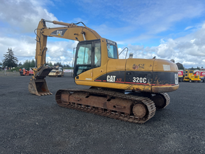Excavadora de cadenas 320C L de 2001, diseñada para trabajos pesados de movimiento de tierras y construcción - Product Image 5