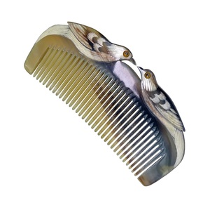 Peigne en corne de buffle naturelle artisanal de qualité supérieure, peigne à cheveux en corne de forme personnalisée, bijou de luxe en corne, design haut de gamme, vente chaude - Product Image 3