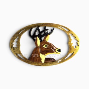 Plaques murales rondes en bois artisanales avec motif de fauve/cerf sculpté en intarsia, écologiques, provenant de Ho Chi Minh City - Product Image 5