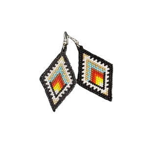 Pendientes de cuentas mágicas hechos a mano - Product Image 1