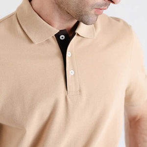 Polo Beige Premium para Hombre - Corte Ajustado de Color Sólido con Cierre Negro en Contraste, Logotipo Personalizado, Fabricante de Polos de Algodón al Por Mayor - Product Image 5