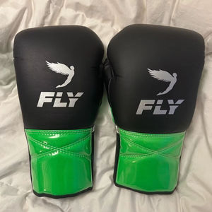 Guantes de Boxeo Profesionales Negros y Verdes de Cuero Vacuno Genuino con Acolchado Cómodo, Guantes de Combate Personalizados - Product Image 4