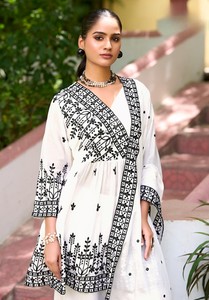 ชุดชาราร่าสำเร็จรูปสำหรับผู้หญิงยี่ห้อชิโนน พร้อมงานปักลายสไตล์ชาติพันธุ์ สำหรับงานแต่งงาน งานพรอม และงานดิวาลี - Product Image 5