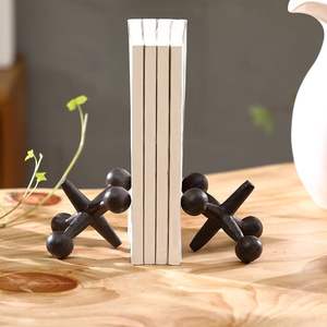 Sujetalibros de metal elegantes, adecuados para hogares, oficinas y estudios, que ofrecen un atractivo decorativo y una estructura fiable. - Product Image 1