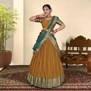 Lehenga Choli de Seda Banarasi con Bordado Zari, Estilo Tradicional, para Mujer, para Fiestas y Bodas, Largo hasta el Suelo, Gajiwala Export - Product Image 3