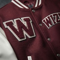 Vestes universitaires brodées sur mesure avec des patchs en chenille de qualité supérieure, tissu en laine durable, designs élégants, vestes pour hommes