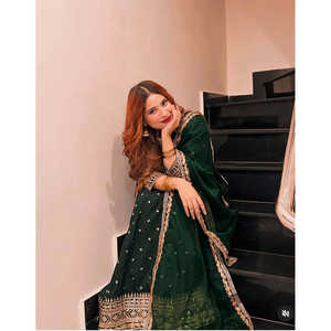 Hermosa Top-Lehenga y Dupatta con Secuencia de bordado Trabajo Ropa regional Premium - Product Image 5