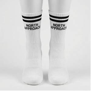 Chaussettes North Approach en coton blanc respirant avec imprimé lettres pour adultes, idéales pour l'été et les tenues décontractées - Product Image 1