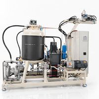 Machine de mousseur PU basse pression avec contrôle PLC et pompe à moteur pour semelles de chaussures, semelles intérieures bicolores et production de mousse à rebond lent