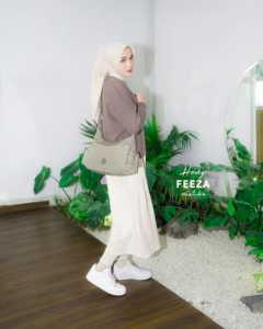 Sac à bandoulière moderne en tissu froissé de qualité supérieure avec fermeture éclair, sangle réglable et espace de rangement organisé - Product Image 3