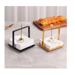 Porte-serviettes carré en acier inoxydable doré, design moderne multifonctionnel - Product Image 4