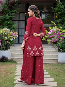 Ensemble Premium Chinnon Plazzo : Kurti Élégant Brodé Col V, Pantalon Assorti et Dupatta – Tenue Ethnique pour Fêtes, Hiver, Été et Festivals - Product Image 3