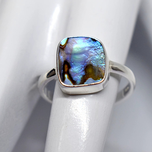 Anillo de plata de ley con diseño étnico hecho a mano, elegante joyería de moda con piedras preciosas - Product Image 1