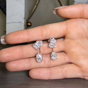 Boucles d'oreilles cascade en or 14 carats avec diamants de laboratoire |   Boucles d'oreilles pendantes en émeraude et taille poire, bijoux de luxe, cadeau de mariage pour femme - Product Image 3
