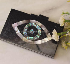 Sac de soirée à bandoulière en résine coloré unique et élégant pour les femmes artisanat de luxe fêtes de mariage pochette d'anniversaire en vente - Product Image 2