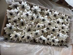 Venta al por Mayor de Flores Artificiales de Madera Sola Decorativas, Anémonas Japonesas Sostenibles de Primera Calidad, 11 cm, Blancas, con Aceite Esencial, Hechas a Mano, VADEE - Product Image 4