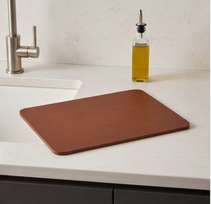 Tabla de cortar rectangular de madera marrón óxido con esquinas redondeadas - Product Image 3