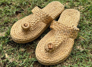 Vente en gros de pantoufles et sandales de plage artisanales écologiques en jacinthe d'eau pour femmes, pour usage hôtelier, fournisseur du Vietnam - Product Image 3