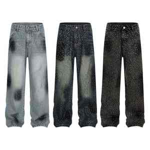 Soyez audacieux et sublimez-vous avec notre motif étoilé signature en pierres, exclusivement conçu pour votre nouveau pantalon en jean orné de strass. - Product Image 6