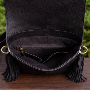 Nouveauté Sac à main en cuir sculpté à la main avec franges en fourrure de vache, style bohème vintage fait main, sac messager élégant - Product Image 6