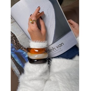 Modernas Pulseras de Resina para Mujer, Colores Personalizados, Estilo Lindo, Ajuste Cómodo, Superficie Brillante, Joyería para Uso Casual y Especial - Product Image 1