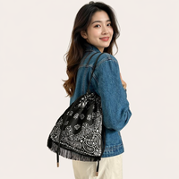 Tas Selempang Boho Paisley Bandana dengan Tali Serut, Rumbai, dan Gaya Bucket Grosir