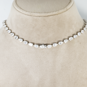 Collar con Colgante de Diamante FIY Corte Pera en Oro Blanco de 18K de la Mejor Calidad para Mujer y Eventos Nocturnos Disponible para la Venta - Product Image 4